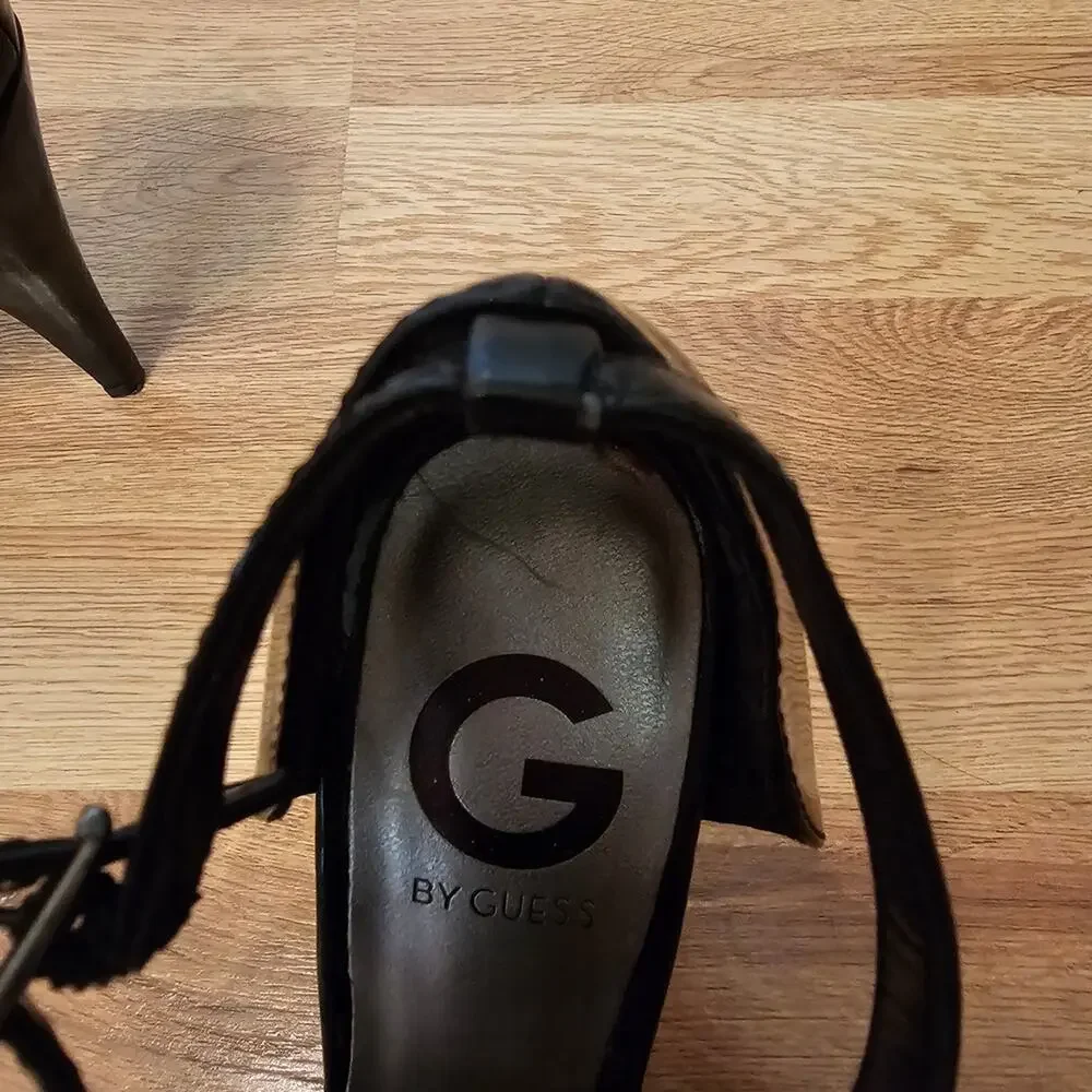 Vtg G by GUESS Black Ruffle Peep Toe Platform Heels Size 8M Ankle Strap Y2K